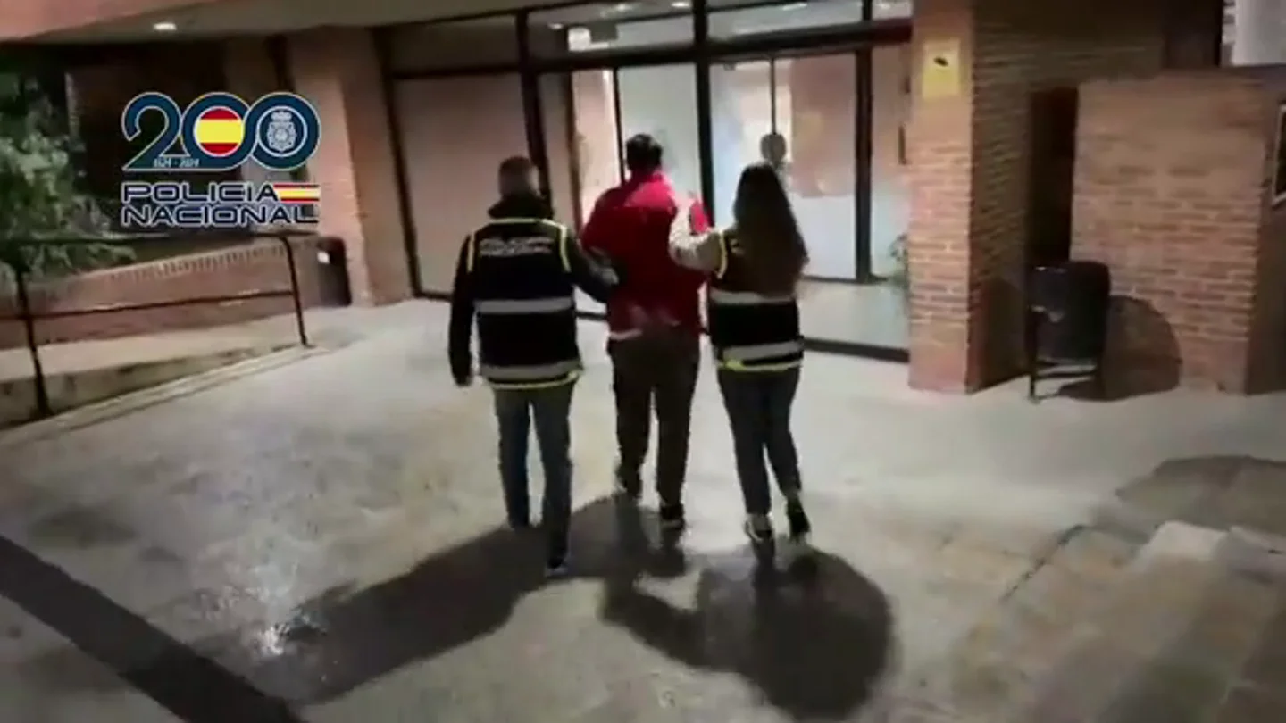 Detenido un hombre de 30 años por matar a puñaladas a su pareja de 21 en Villaverde, Madrid Detenido un hombre de 30 años por matar a puñaladas a su pareja de 21 en Villaverde, Madrid