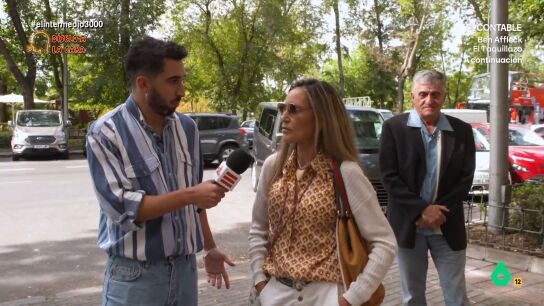 En una edici&oacute;n especial por los 3.000 programas de El Intermedio, Isma Ju&aacute;rez se lleva a Wyoming a su secci&oacute;n 'D&iacute;selo a la cara', donde consigue que varias personas critiquen al presentador, para luego encontrarse con &eacute;l. Su reacci&oacute;n, en este v&iacute;deo.