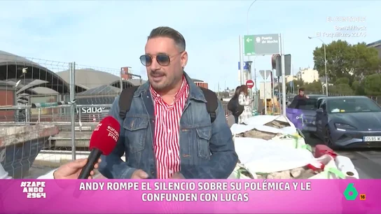Andy rompe su silencio y le confunden con Lucas: "Le ha faltado decir: 'Muchas gracias, Leire'" Un reportero ha preguntado al artista por las últimas polémicas sobre la separación del grupo. Pero, tras una breve conversación, el periodista tiene un lapsus al despedirse del artista. Descubre la reacción de Andy en el vídeo principal.