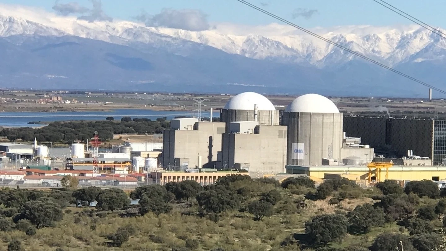 Vista de la central nuclear de Almaraz (Cáceres). Vista de la central nuclear de Almaraz (Cáceres).