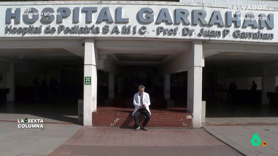 El Garrahan, el hospital pediátrico que demuestra hasta dónde llega la motosierra de Milei: "Los chicos con cáncer son un problema para él" laSexta Columna acompaña en este vídeo a madres, familiares y sanitarios que recorren Buenos Aires para defender al Garrahan, un hospital pediátrico especialmente golpeado por los recortes en sanidad de Milei.
