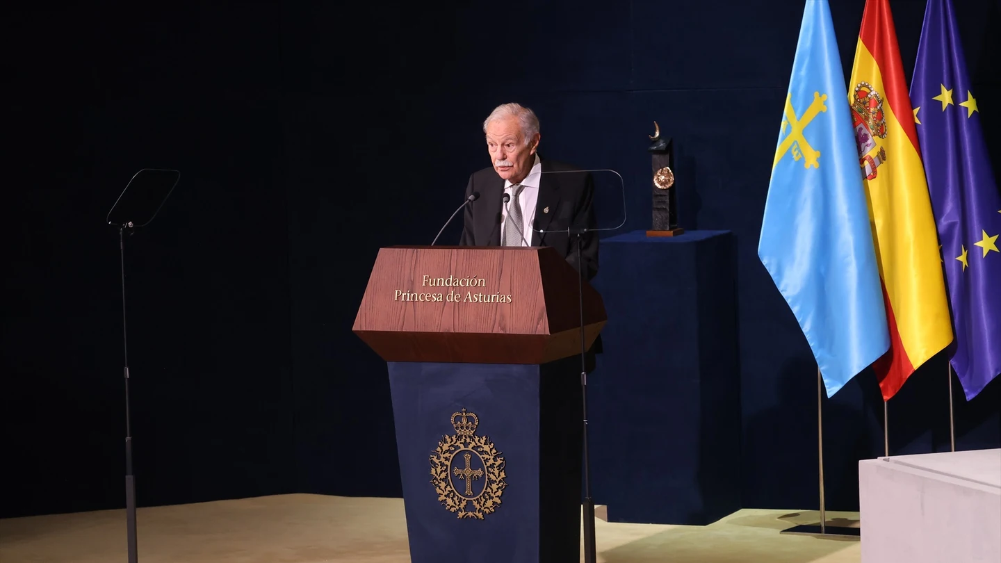 Eduardo Mendoza recibe el Premio Princesa de Asturias de las Letras 2025. Eduardo Mendoza recibe el Premio Princesa de Asturias de las Letras 2025.