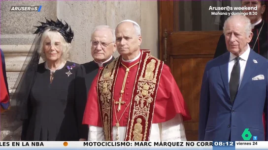 Alfonso Arús analiza el look de la reina Camila y el rey Carlos para visitar al papa: "El papa Maspons y Camila la despeinada" Alfonso Arús analiza el look de la reina Camila y el rey Carlos para visitar al papa: "El papa Maspons y Camila la despeinada"