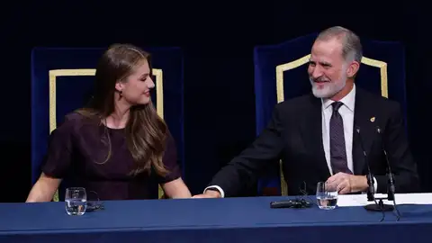 La princesa Leonor y el rey Felipe VI. La princesa Leonor y el rey Felipe VI.