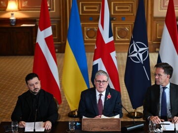 Volodímir Zelenski, Keir Starmer y Mark Rutte durante la reunión de la Coalición de Voluntarios en Londres. Volodímir Zelenski, Keir Starmer y Mark Rutte durante la reunión de la Coalición de Voluntarios en Londres.