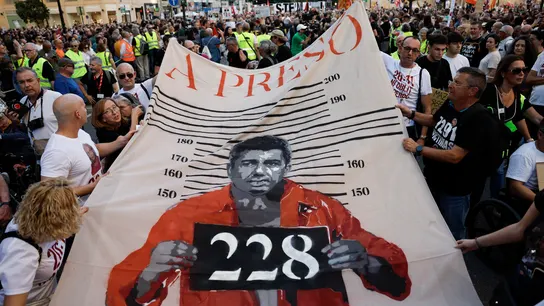 La duodécima manifestación bajo el lema "Mazón dimissió" contra la gestión de la DANA cuatro días antes de su primer aniversario. La duodécima manifestación bajo el lema "Mazón dimissió" contra la gestión de la DANA cuatro días antes de su primer aniversario.