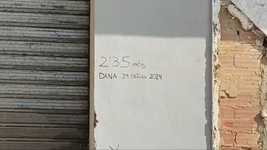 La riada de la DANA llegó a una altura de 2,35 metros en algunas zonas de Valencia. La riada de la DANA llegó a una altura de 2,35 metros en algunas zonas de Valencia.