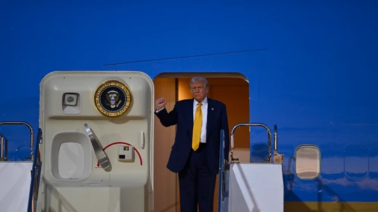 Donald Trump este lunes a su llegada a Japón.  Donald Trump este lunes a su llegada a Japón.