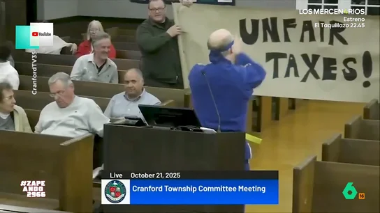 VÍDEO | Un hombre se vuelve viral, de nuevo, por protestar contra los impuestos: cambia el breakdance por el kung-fu Hace unos meses, decidía protestar contra el mal uso de sus impuestos bailando en una asamblea pública en Nueva Jersey. El señor ha decidido protestar de nuevo, pero, esta vez, ha llevado su protesta a otro nivel.