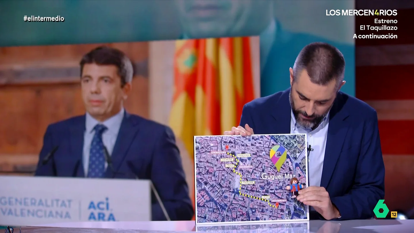 Dani Mateo recrea el itinerario de Mazón desde 'El Ventorro' al Palau: "Si al final dimite se lo van a rifar como taxista" Tras conocerse que Mazón acompañó a Maribel Vilaplana a un parking, lo que desmiente su versión de que se fue directamente de 'El Ventorro' al Palau, Dani Mateo recrea el trayecto del president con 'Guguel Maz'.