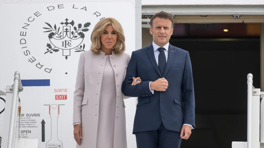 Imagen de archivo del presidente francés junto a su mujer, Brigitte Macron. Imagen de archivo del presidente francés junto a su mujer, Brigitte Macron.