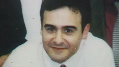 Miedo en Andoain por compartir calles con el asesino en serie Ximo Ferrándiz tras ser denunciado por acoso Miedo en Andoain por compartir calles con el asesino en serie Ximo Ferrándiz tras ser denunciado por acoso