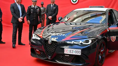 Alfa Romeo Giulia Quadrifoglio Verde uniformado para los Carabinieri Alfa Romeo Giulia Quadrifoglio Verde uniformado para los Carabinieri