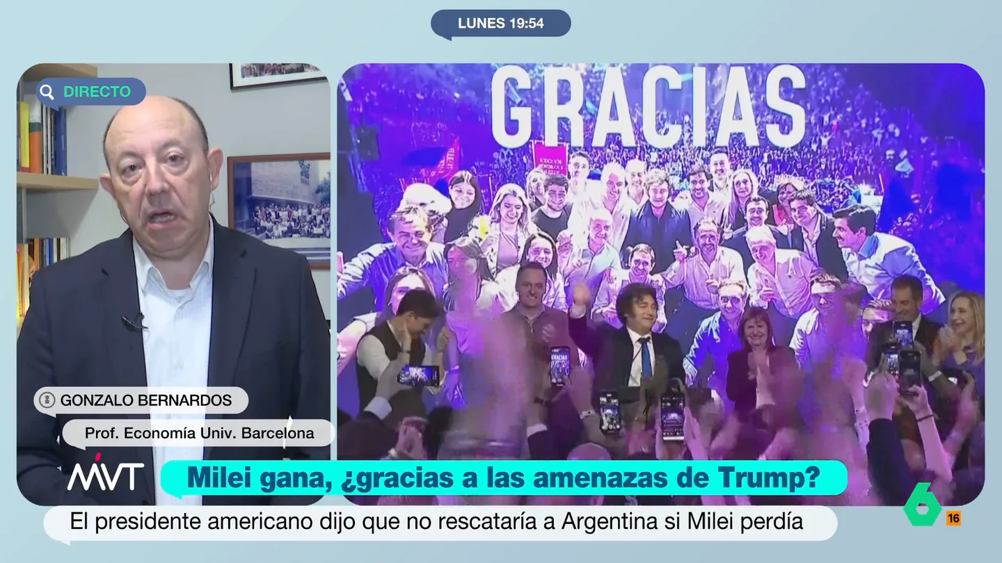 Gonzalo Bernardos, sobre el apoyo de Donald Trump a Javier Milei: "Nunca ayuda gratis, se cobrará la factura" El economista expone que el presidente argentino ha llevado a cabo una "estabilización de manual" que ha hecho que la mayor parte de los argentinos "sean más pobres". Esto ha hecho que tengan menor capacidad de compra y la inflación sea menor.