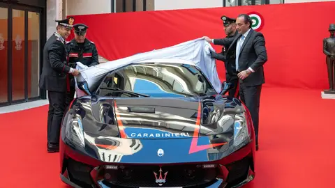 Maserati MC Pura uniformado para los Carabinieri Maserati MC Pura uniformado para los Carabinieri