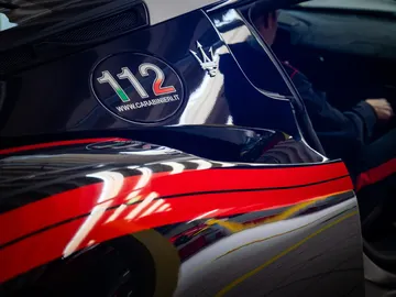 Maserati MC Pura de la policía italiana, equipado para transporte urgente de órgnos y sangre. Maserati MC Pura de la policía italiana, equipado para transporte urgente de órgnos y sangre.