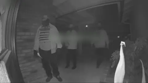 Tres ladrones se hacen pasar por agentes del FBI en California y logran entrar en una vivienda Tres ladrones se hacen pasar por agentes del FBI en California y logran entrar en una vivienda