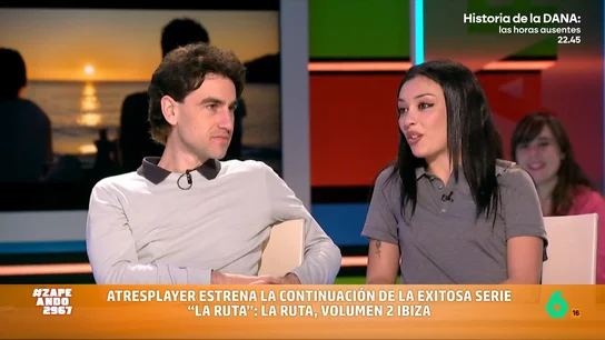 Àlex Monner y Carla Díaz presentan 'La Ruta Vol 2: Ibiza' en Zapeando La serie se traslada desde Valencia hasta esta isla balear para mostrar su apogeo como capital mundial del ocio y la música electrónica. Además, de forma paralela, también cuenta la historia de los padres de Marc Ribó, el protagonista.