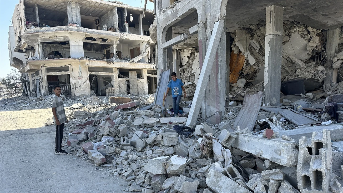 Ruinas en Jan Yunis, al sur de Gaza. Ruinas en Jan Yunis, al sur de Gaza.