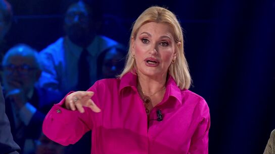 El vestido con el que Ainhoa Arteta conquist&oacute; Nueva York y Par&iacute;s deslumbra el plat&oacute; de Tesoro o Cacharro