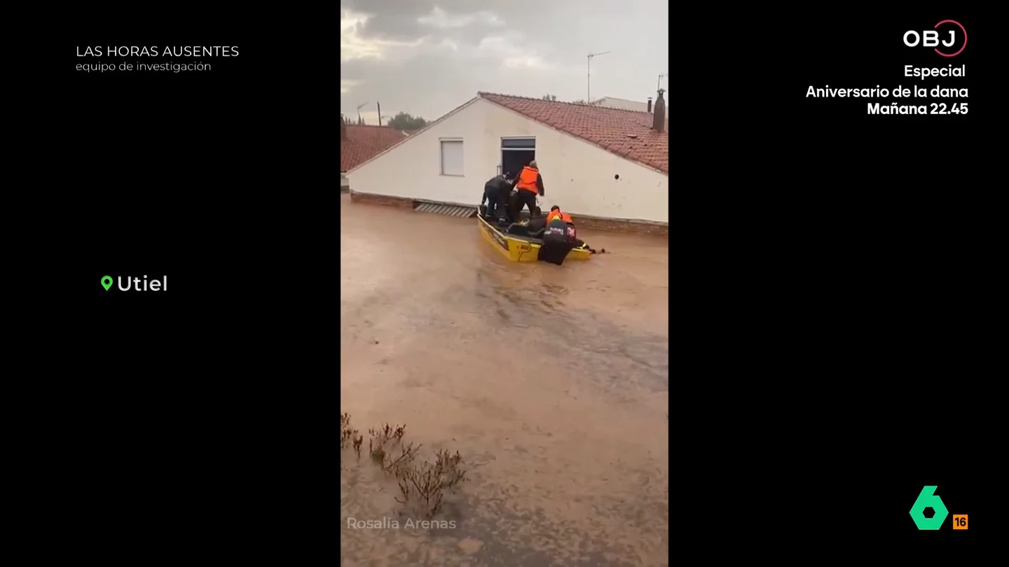 Mientras Mazón comía en El Ventorro, José Manuel rescataba a una mujer y su hija en Utiel: "Dije: 'A ver qué podemos hacer'" En este vídeo, Equipo de Investigación establece un paralelismo de dos puntos concretos el día de la DANA: la comida de Mazón en El Ventorro sin responder a la llamada de Salomé Pradas, y una Utiel que a esa hora ya estaba inundada.