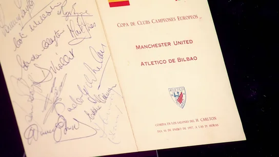 Así es el histórico menú firmado por los jugadores del Athletic y el Manchester United de 1957 que las concursantes de Tesoro o Cacharro descartan Así es el histórico menú firmado por los jugadores del Athletic y el Manchester United de 1957 que las concursantes de Tesoro o Cacharro descartan