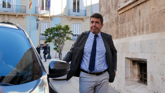 El president de la Generalitat, Carlos Mazón, a su llegada al Pleno del Consell que se celebra en el Palau de la Generalitat El president de la Generalitat, Carlos Mazón, a su llegada al Pleno del Consell que se celebra en el Palau de la Generalitat