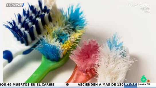 ¿Cada cuánto cambias tu cepillo de dientes? Una experta avisa: "Si las cerdas están desgastadas es como lavarse con bacterias" ¿Cada cuánto cambias tu cepillo de dientes? Una experta avisa: "Si las cerdas están desgastadas es como lavarse con bacterias"