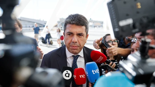 El presidente de la Generalitat valenciana, Carlos Mazón, habla con los medios tras ser insultado en el funeral de Estado El presidente de la Generalitat valenciana, Carlos Mazón, habla con los medios tras ser insultado en el funeral de Estado