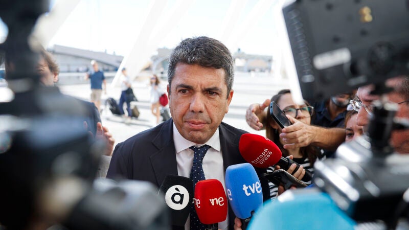 El presidente de la Generalitat valenciana, Carlos Mazón, habla con los medios tras ser insultado en el funeral de Estado El presidente de la Generalitat valenciana, Carlos Mazón, habla con los medios tras ser insultado en el funeral de Estado