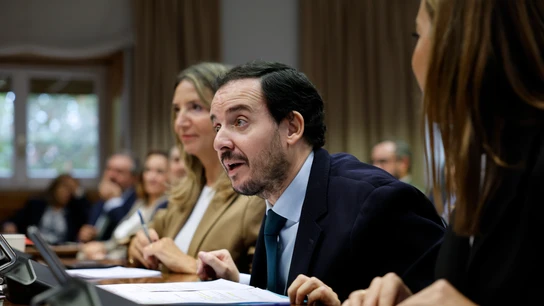 El senador popular Alejo Joaquín Miranda de Larra, durante el interrogatorio a Pedro Sánchez en el Senado El senador popular Alejo Joaquín Miranda de Larra, durante el interrogatorio a Pedro Sánchez en el Senado