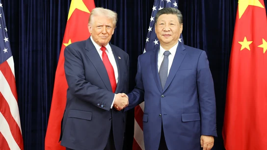 Trump inquieto, Xi impasible y un saludo de 30 segundo que ha terminado en acuerdo comercial Trump inquieto, Xi impasible y un saludo de 30 segundo que ha terminado en acuerdo comercial