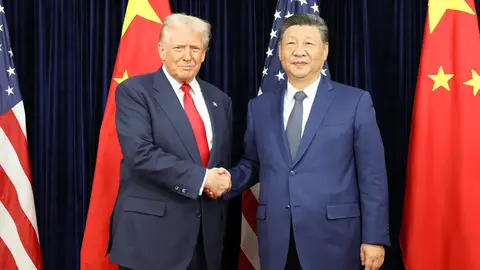 Trump inquieto, Xi impasible y un saludo de 30 segundo que ha terminado en acuerdo comercial Trump inquieto, Xi impasible y un saludo de 30 segundo que ha terminado en acuerdo comercial