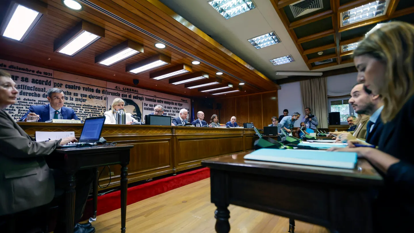 Pedro Sánchez comparece ante la comisión de investigación del 'caso Koldo' en la Sala Clara Campoamor del Senado. Pedro Sánchez comparece ante la comisión de investigación del 'caso Koldo' en la Sala Clara Campoamor del Senado.
