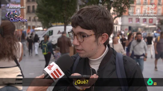 EL INTERMEDIO: Un chico miente a su madre y le dice que ha pintado los leones del Congreso: "Eres imbécil, como haya que pagar algo..." EL INTERMEDIO: Un chico miente a su madre y le dice que ha pintado los leones del Congreso: "Eres imbécil, como haya que pagar algo..."