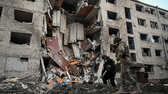 Consecuencias de un ataque con misiles y drones rusos en Zaporizhzhia. Consecuencias de un ataque con misiles y drones rusos en Zaporizhzhia.