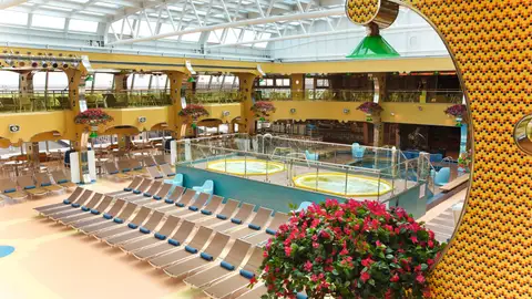 Piscina cubierta del Costa Pacífica Piscina cubierta del Costa Pacífica