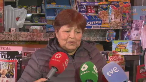 Dolores, la portera que guardó un Picasso pensando que era un paquete de Amazon, pide un abrazo del Rey: "Somos gente de bien" Dolores, la portera que guardó un Picasso pensando que era un paquete de Amazon, pide un abrazo del Rey: "Somos gente de bien"