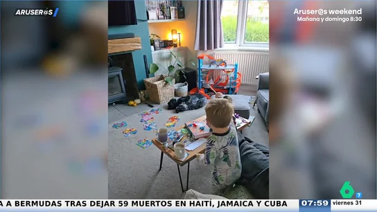 El tierno gesto de un padre al hacer creer a su hijo que tiene poderes mágicos  El tierno gesto de un padre al hacer creer a su hijo que tiene poderes mágicos