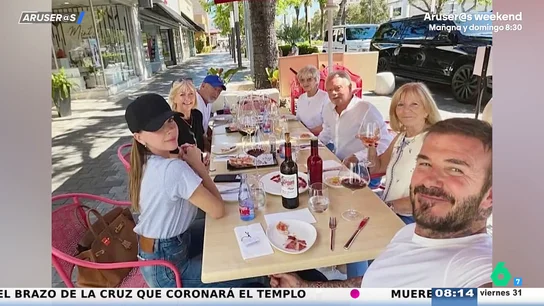 David Beckham disfruta con Victoria Beckham y sus padres de jamón y tortilla de patata en un local español en Miami David Beckham disfruta con Victoria Beckham y sus padres de jamón y tortilla de patata en un local español en Miami
