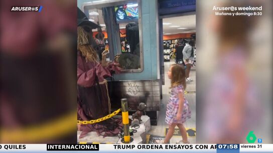 El viral susto de una ni&ntilde;a con la terror&iacute;fica decoraci&oacute;n de Halloween que "cobra vida" de una tienda