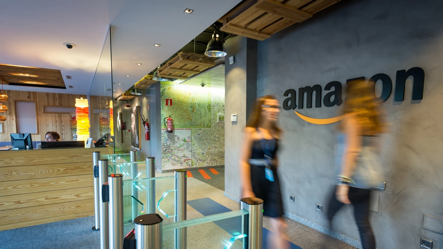 Amazon estudia instalar un centro logístico en el Parque Empresarial Táctica de Paterna Amazon estudia instalar un centro logístico en el Parque Empresarial Táctica de Paterna