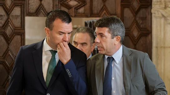 Carlos Mazón, a la derecha; Vicent Mompó, a la izquierda Carlos Mazón, a la derecha; Vicent Mompó, a la izquierda