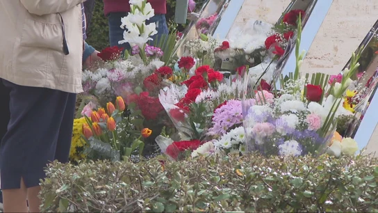 "No deja de ser una manera de tenerlos aquí": así vive España el Día de Todos los Santos "No deja de ser una manera de tenerlos aquí": así vive España el Día de Todos los Santos