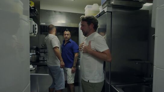 Jorge, al entran en la cocina "claustrof&oacute;bica" de Cal Tendre: "A nivel de sanidad es peligroso"