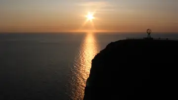 Sol de medianoche en Noruega Sol de medianoche en Noruega