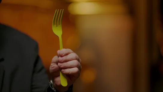 Chicote estalla contra un concursante de Batalla de restaurantes y le enseña el tenedor amarillo: "Has sido desconsiderado y poco profesional" Chicote estalla contra un concursante de Batalla de restaurantes y le enseña el tenedor amarillo: "Has sido desconsiderado y poco profesional"