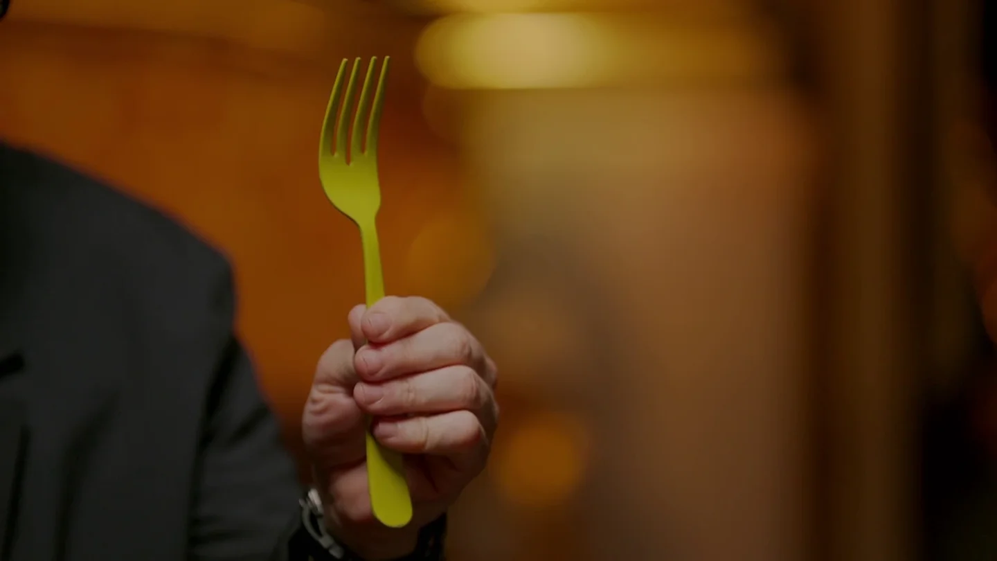 Chicote estalla contra un concursante de Batalla de restaurantes y le enseña el tenedor amarillo: "Has sido desconsiderado y poco profesional" Chicote estalla contra un concursante de Batalla de restaurantes y le enseña el tenedor amarillo: "Has sido desconsiderado y poco profesional"