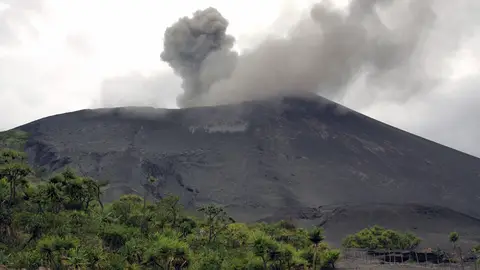 Monte Yasur en Vanuatu, en el Pacífico Sur Monte Yasur en Vanuatu, en el Pacífico Sur