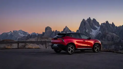 SUV compacto italiano que llega con interiores en Alcantara y un as bajo la manga tanto en híbrido como en eléctrico Alfa Romeo Junior Sport Speciale